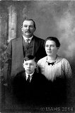 Portrait of the Urben family, circa 1915.</P